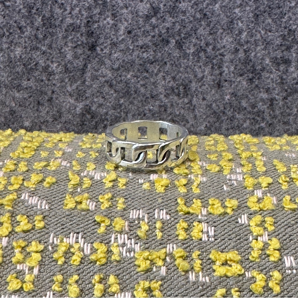 Elegant Sterling Silver Band Ring